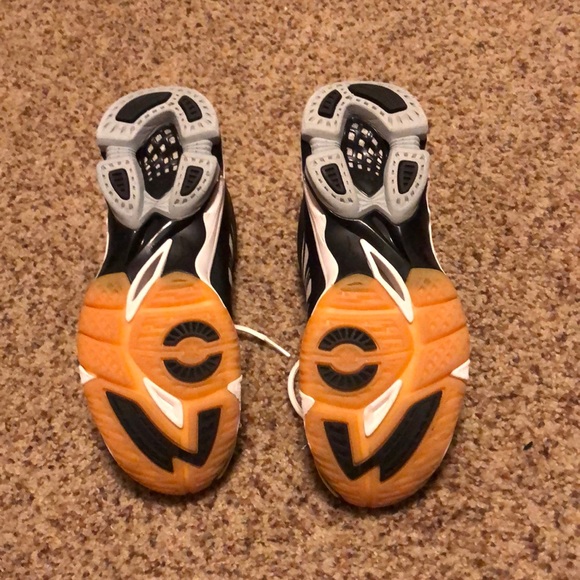 Never used Volleyball shoes - Picture 2 of 4